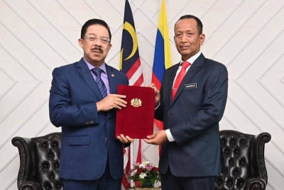 Nik Nasarudin (kanan) dilantik sebagai Ketua Setiausaha (KSU) Kementerian Pendidikan Malaysia (KPM) berkuat kuasa Khamis.
