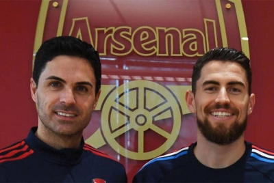 Jorginho (kanan) mendedahkan Arteta menjadi watak penting kehadirannya ke Emirates. Foto Agensi