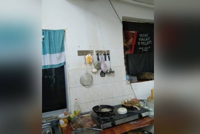 Kejadian dipercayai berlaku selepas pemilik rumah tingkat atas menggunakan serbuk soda yang dibeli secara dalam talian bernilai RM50 untuk membersihkan saluran paip sinki rumahnya yang tersumbat.