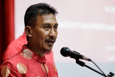 Aminurrahim berucap pada Majlis Perpaduan Sambutan Tahun Baharu Cina Dekad Platinum APM 2023 di Pejabat Daerah Pertahanan Awam Kuala Lumpur, pada Khamis. - Foto Bernama