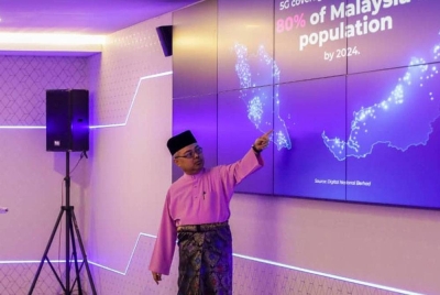 Taklimat 5G dan Lawatan ke IIOC di Pusat Transformasi Bandar (UTC) Perak di sini pada Jumaat.