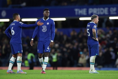 Reaksi pemain Chelsea selepas diikat Fulham.