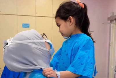 Tangkap layar video dikongsikan Siti melalui Instagramnya sebelum Aafiyah jalani pembedahan di sebuah pusat perubatan swasta di ibu kota pada Ahad.