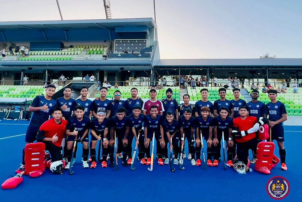 Muhamad Amin bersama skuad projek negara ketika siri jelajah di Perth baru-baru ini.