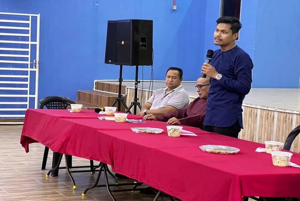 Shafiq Fhadly (berdiri) sedia pertimbang tanding jawatan Ketua UMNO Bahagian Larut pada pemilihan parti tahun ini.