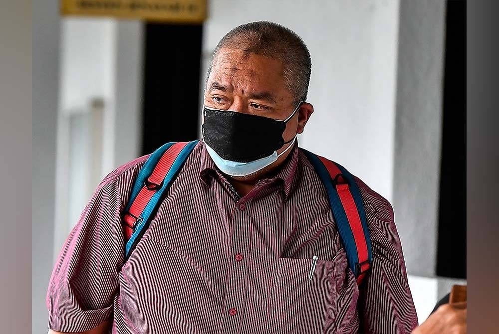 Rohaizat diperintah membela diri atas 33 pertuduhan menggunakan kedudukan dengan memberikan pelbagai kontrak termasuk pembekalan barangan kepada menantu dan anaknya berjumlah RM1.64 juta. Foto Bernama