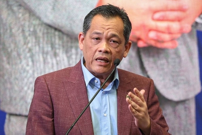 Hamidin menyampaikan ucapan pada majlis kesyukurannya selepas dipilih sebagai Ahli Majlis FIFA bagi penggal 2023-2027 di Arena Futsal FAM, pada Selasa. - Foto Bernama