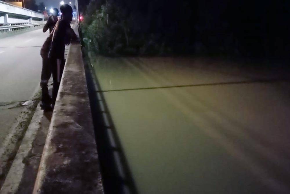 Lokasi kejadian di jambatan Paka, dekat Sungai Paka di Dungun, Terengganu. -Foto: Ihsan Bomba