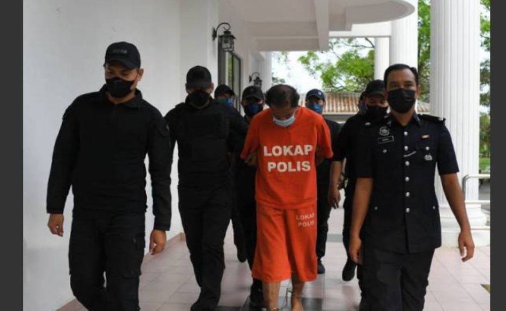 Seorang penganggur didakwa di Mahkamah Majistret di sini pada Khamis atas pertuduhan membunuh seorang wanita warga emas, Oktober tahun lepas.