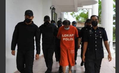 Seorang penganggur didakwa di Mahkamah Majistret di sini pada Khamis atas pertuduhan membunuh seorang wanita warga emas, Oktober tahun lepas.