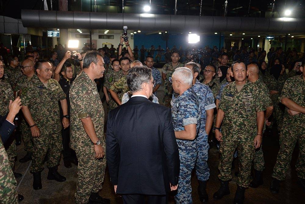Majlis penghantaran pasukan Op Starlight disempurnakan Panglima ATM, Jeneral Tan Sri Affendi Buang, pagi Jumaat.