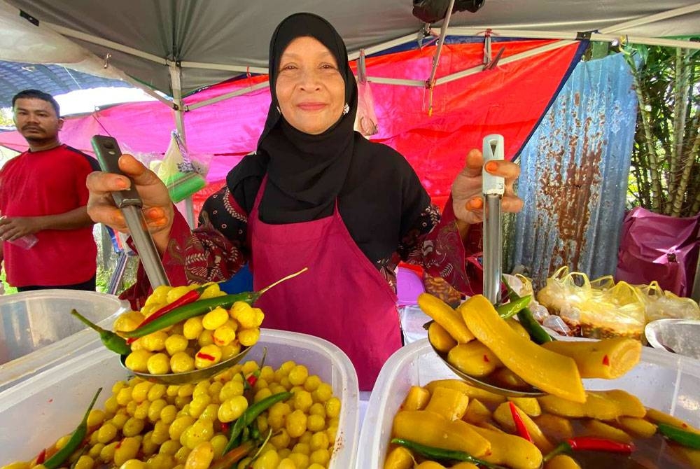 Kak Ani dari Kampung Cherang, Kota Bharu tidak pernah menyangka hidupnya berubah 360 darjah, apabila jeruk buah 'nise' hasil air tangannya merubah kehidupan dari seorang tukang cuci pinggan kepada usahawan tersohor di negeri ini.