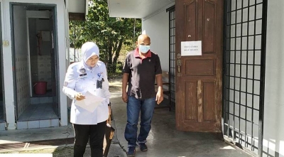  Alias didakwa memandu kenderaan itu di jalan raya tanpa kecermatan dan perhatian yang sepatutnya terhadap orang lain yang menggunakan jalan berkenaan. 