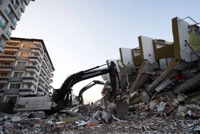 Sekurang-kurangnya 18,991 orang terbunuh dan 75,523 yang lain cedera sejak dua gempa bumi pada Isnin. Foto Xinhua