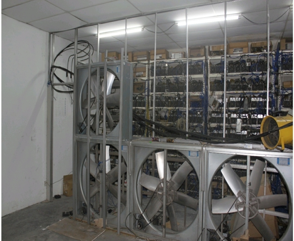 
Keadaan di dalam sebuah premis yang mencuri bekalan elektrik bagi menjalankan kegiatan perlombongan bitcoin.