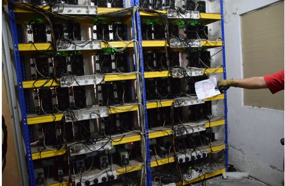 
Peralatan bitcoin yang disyaki dibeli dari luar negara.