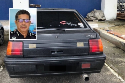 Kereta yang dilarikan tiga suspek dalam kejadian samun di Yong Peng berjaya ditemukan semula di Simpang Renggam. Gambar kecil: Ismail