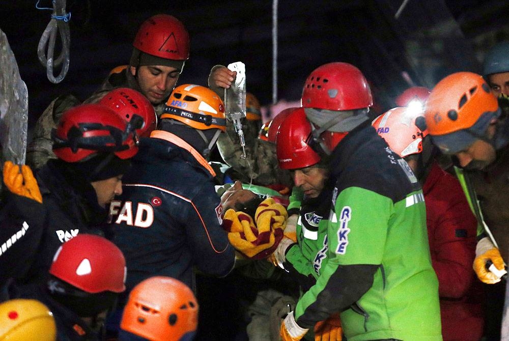 Mangsa yang berjaya dikeluarkan dari kawasan gempa dilaporkan seramai 93,000 orang. Foto: Xinhua