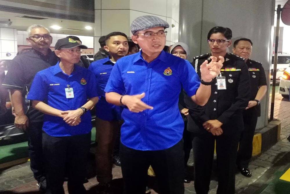 Khairul Dzaimee melakukan lawatan ke BSI, Johor Bahru, pada Ahad, bagi meninjau peranan QRT.