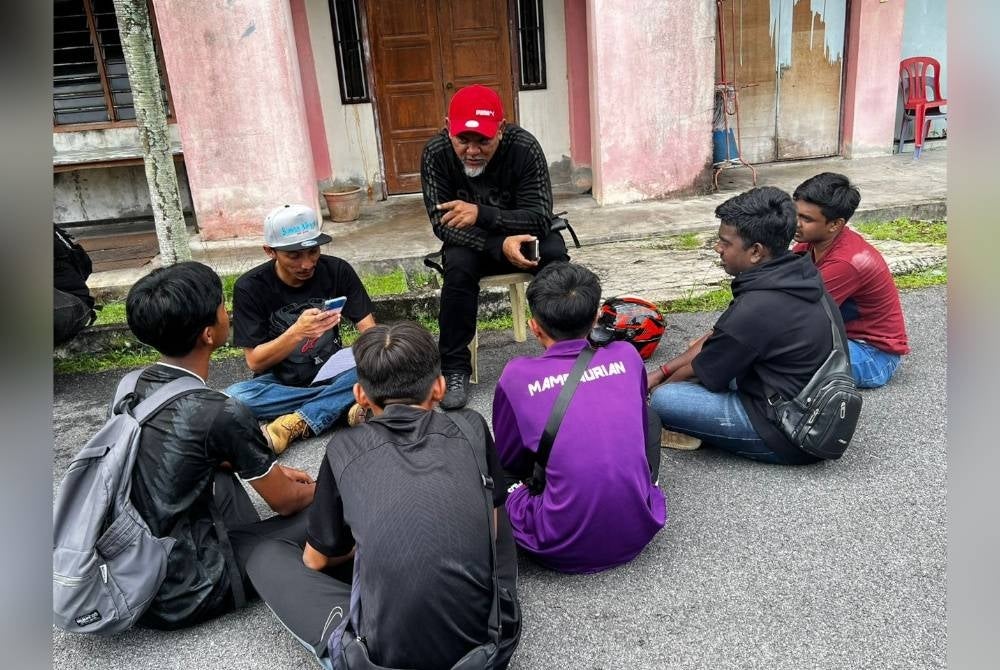 Bunian Bikers beri motivasi dan inspirasi kepada pelajar SMK Mambau.
