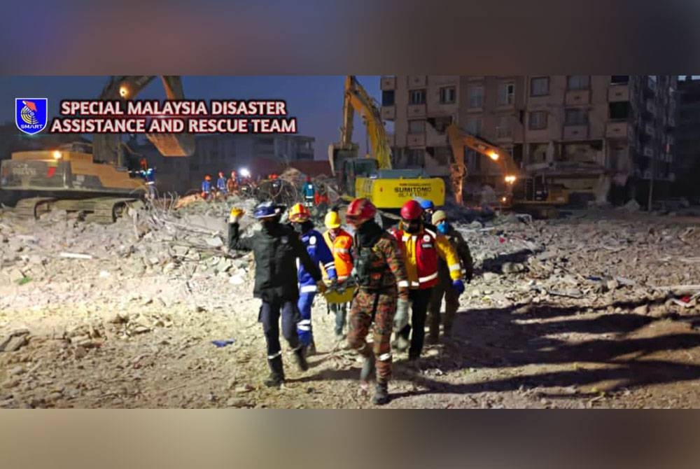 Pasukan SMART bertungkus lumus dalam operasi mencari dan menyelamat mangsa gempa bumi di Turkiye.