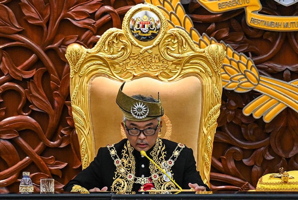 Al-Sultan Abdullah berkenan menyampaikan Titah Diraja sempena Istiadat Pembukaan Penggal Kedua Parlimen ke-15 di Bangunan Parlimen pada Isnin. - Foto Bernama