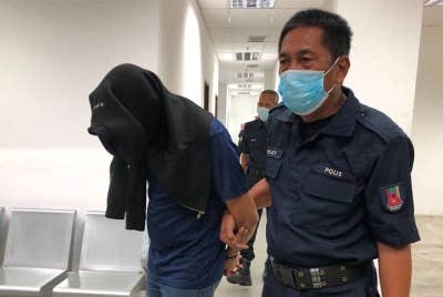 Syed Shaifful Amri (kiri) berdepan dua tuduhan menyeludup migran pada bulan.