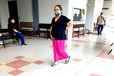 Nur Shahirah terpaksa membayar denda RM3,000 kerana memukul bekas rakan sekerja dengan gelas kaca.