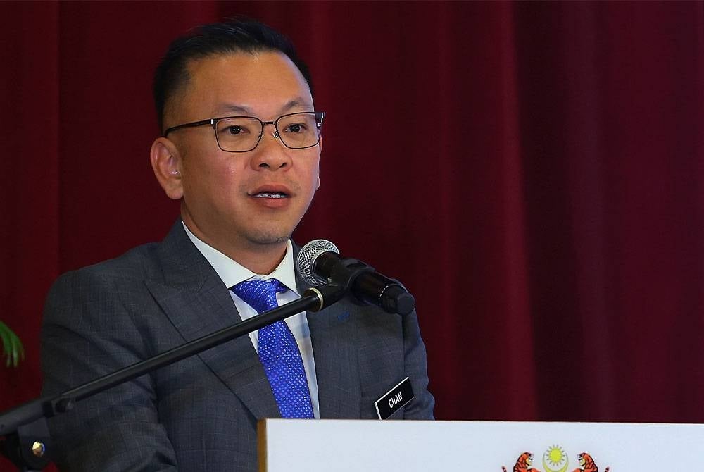 Chan Foong Hin ketika berucap pada Sesi Dialog Industri Agromakanan dan Taklimat Khas Penggajian Pekerja Asing Sektor Pertanian di Wisma Tani pada Rabu. - Foto: Bernama