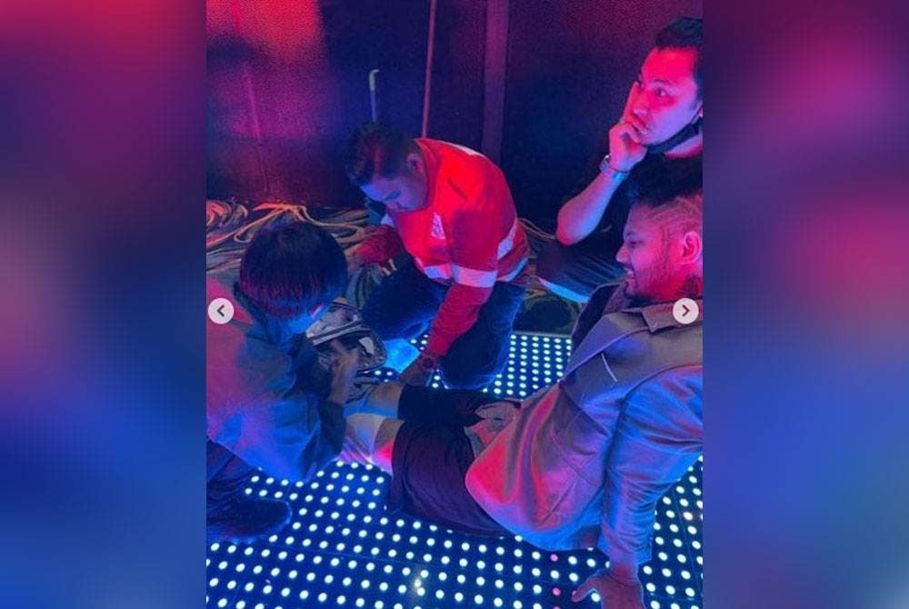 Hairul berkongsi gambar dan video yang menunjukkan dia menahan sakit sambil menerima rawatan awal di sebelah pengarah filem tersebut. - Foto Intsgram Hairulazreen