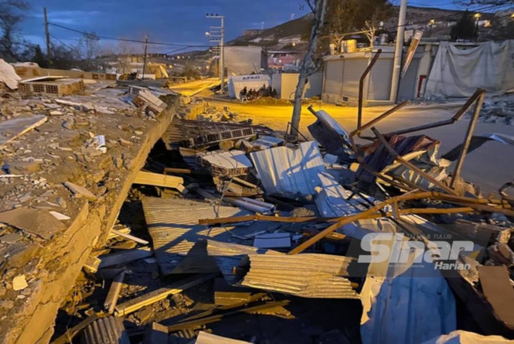 Rumah Demir turut musnah dalam kejadian gempa bumi di Turkiye. 