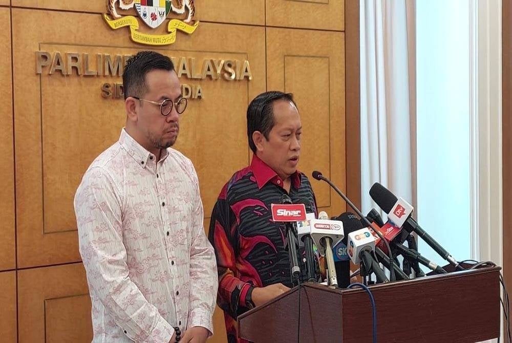 Ahmad Maslan ketika sidang akhbar di lobi Dewan Rakyat pada Khamis.