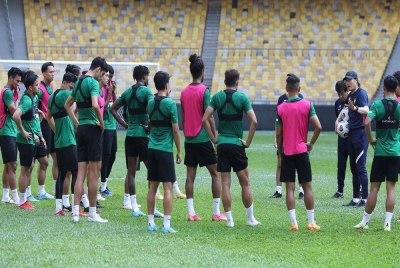 Pan-gon (kanan) dilantik sebagai ketua jurulatih merangkap pengurus Harimau Malaya sejak awal tahun lalu.
Foto: FB FAM