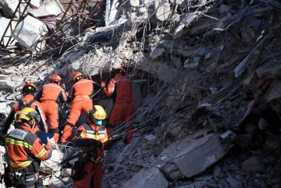 Sekurang-kurangnya 36,187 orang terbunuh akibat dua gempa bumi kuat yang menggegarkan selatan Turkiye minggu lepas. - Foto Xinhua