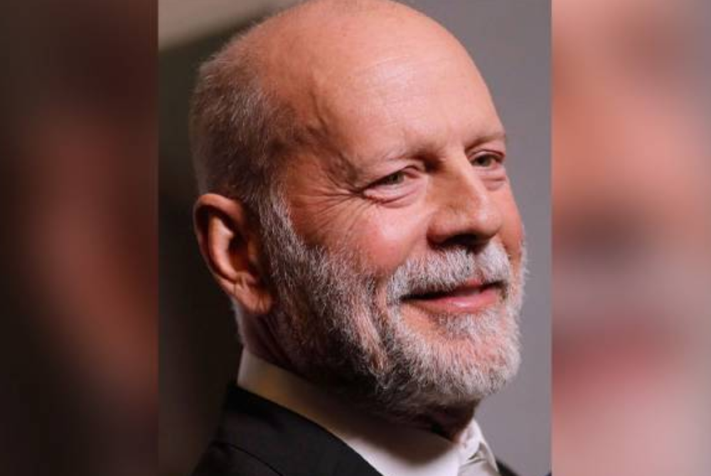 Pelakon berusia 67 tahun itu sebelum ini disahkan menghidap afasia yang menyebabkan kesukaran bercakap pada musim bunga tahun lalu. - Foto Instagram/brucewillisbw