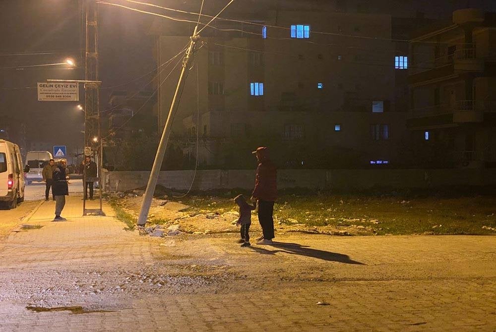 Penduduk tempatan memaklumkan, gempa bumi susulan itu antara paling kuat dirasai.