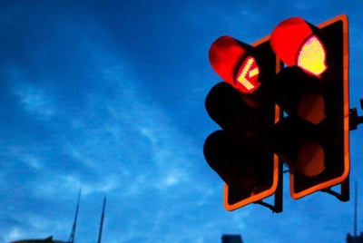 Tahap pematuhan dan kesedaran pengguna jalan raya untuk berhenti ketika lampu isyarat merah masih rendah.