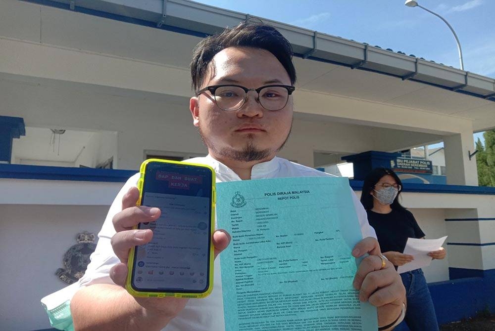 Chun Weng menunjukkan laporan polis dan akaun TikTok yang didakwa membuat provokasi berhubung penukaran nama Jalan Temiang.