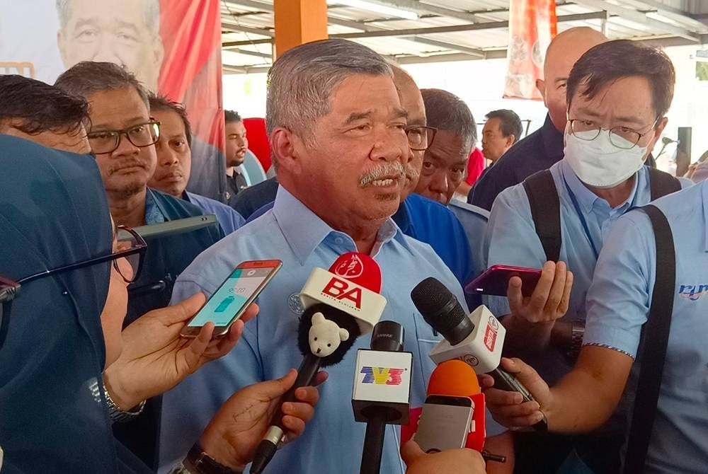 Mohamad ketika bercakap kepada media selepas merasmikan program Malaysia Madani: Perikanan Cukup dan Terjamin di Hutan Melintang pada Sabtu.