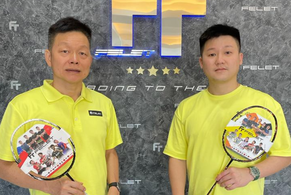 Nick (kanan) bersama Pengarah Urusan Felet International Holdings Sdn Bhd, Datuk Teo Tong Wah di ibu pejabat Felet di Muar, Johor.