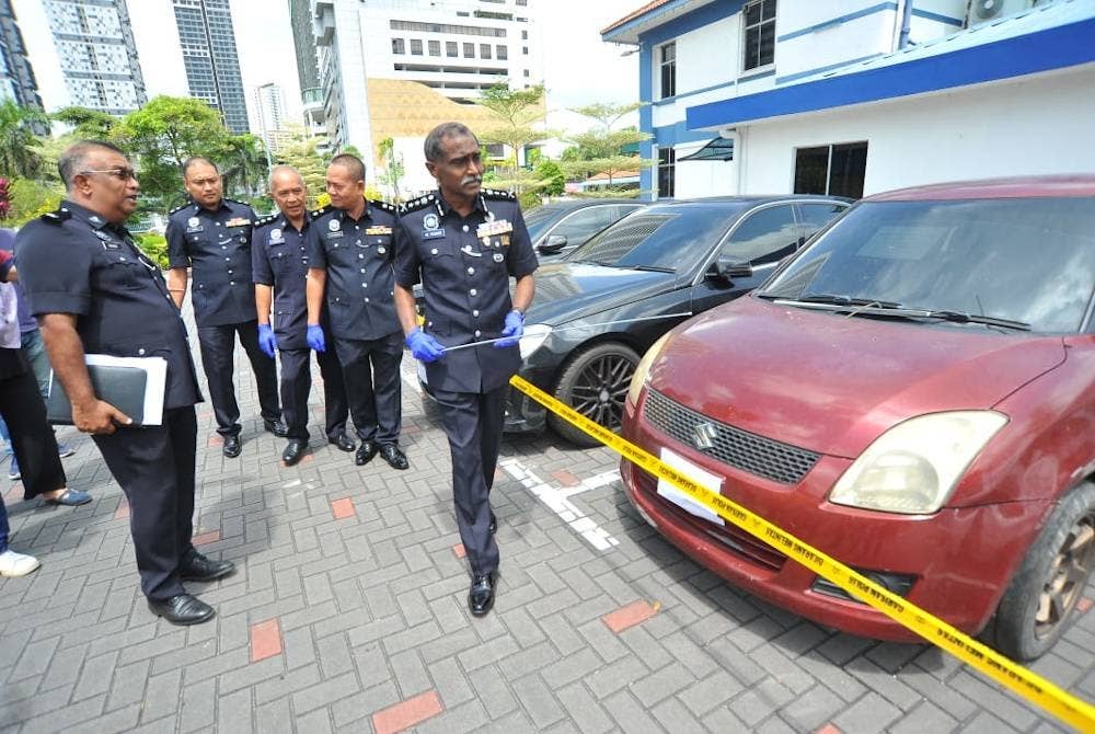 Sebahagian kereta yang disita polis Johor.