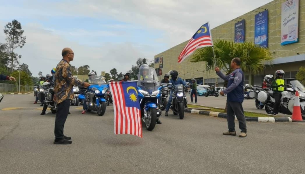 200 penunggang motosikal berkuasa tinggi menyertai program amal dan kemasyarakatan, Jom Cuci Masjid (JCM) kali ke-41 Di Masjid At-Taqwa, Felda Kota Gelanggi Dua dan Empat pada Ahad.