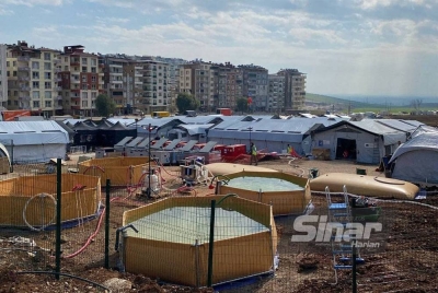 Hospital lapangan bencana dibina di kawasan lapang berhampiran Hospital Negeri Kirikhan.