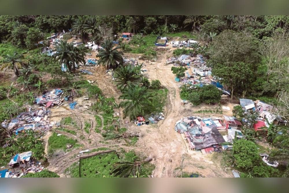 Pemandangan dari udara sebuah perkampungan haram di Nilai Spring yang diserbu Jabatan Imigresen dalam satu Operasi Penguatkuasaan Bersepadu pada 1 Februari lalu. - Foto Bernama