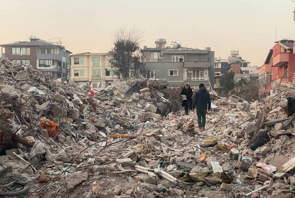 Kemusnahan bangunan kediaman penduduk dalam kejadian gempa bumi di Turkiye pada 6 Februari lalu.