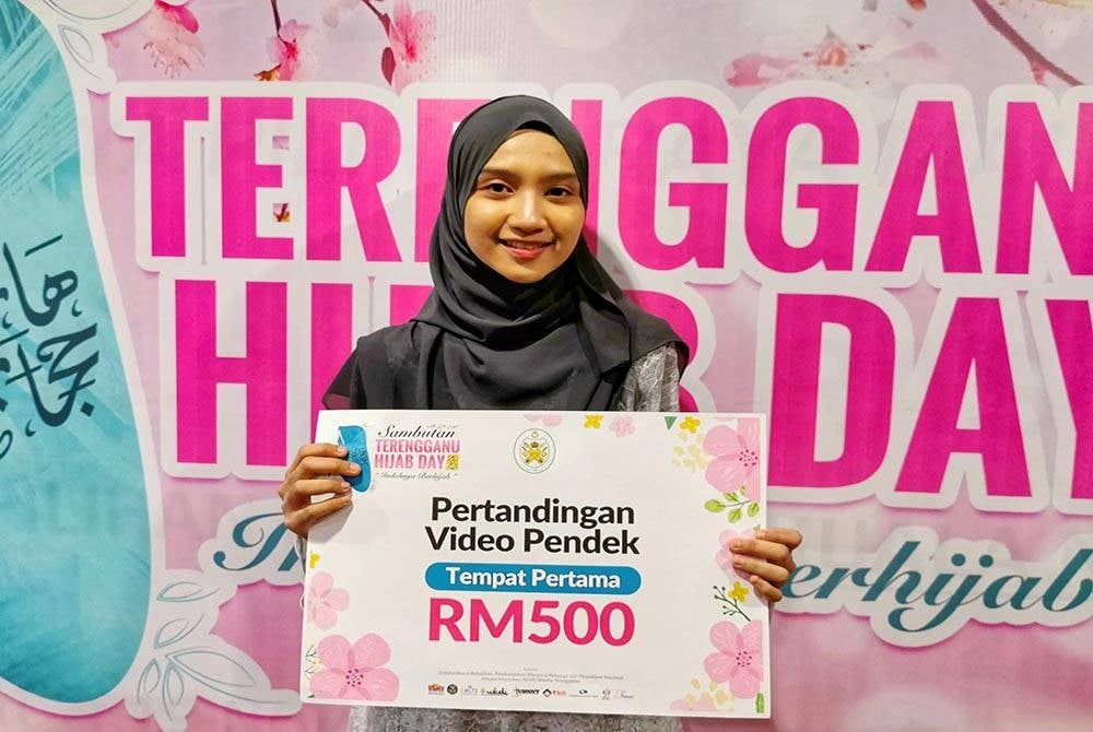 Hanim Sophia memenangi tempat pertama bagi kategori video pendek sempena program Terengganu Hijab Day di Kompleks Pentadbiran Bandar Al Wathiqu Billah di Kuala Nerus.