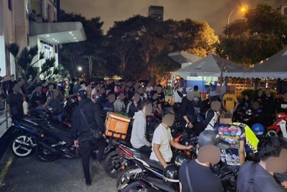 Individu ditahan kemudiannya dibawa ke IPD Shah Alam untuk tindakan lanjut.