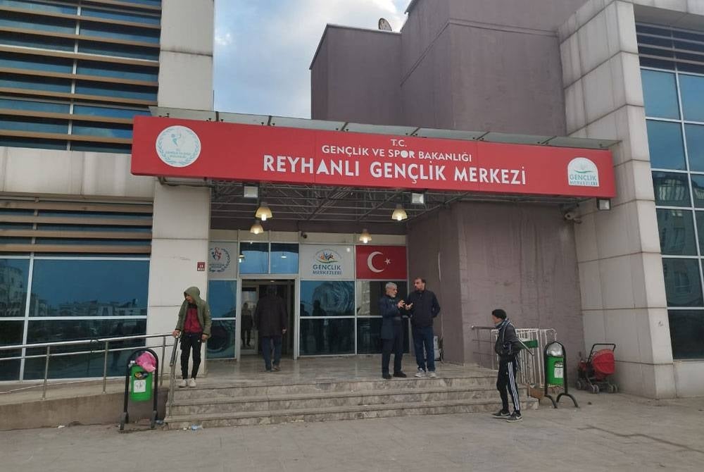 Dewan yang dijadikan pusat perlindungan buat kami di Reyhanli.