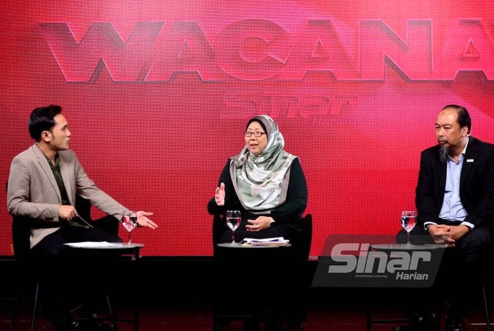 (Dari kiri) Ismail, Fuziah dan Ahmed Razman ketika program Wacana Sinar edisi 385 bertajuk ‘Bajet Anwar: Jangkaan vs Realiti’ yang disiarkan secara langsung di semua platform digital Sinar Harian pada Selasa.