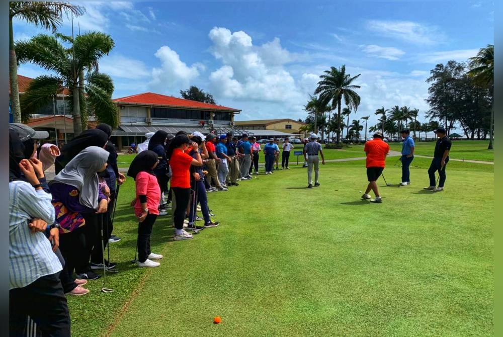 46 pemain remaja berentap dalam kejohanan itu yang bermula sejak Selasa.